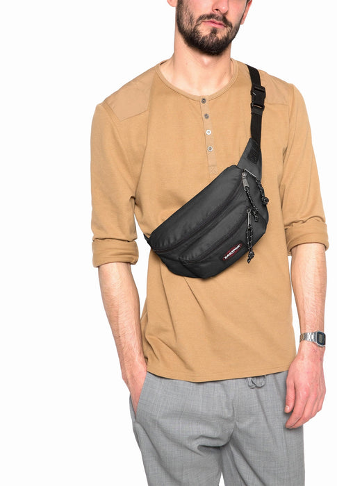 Sac Eastpak Authentic 008 black 008 BLACK