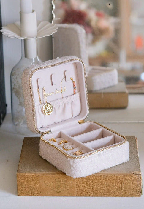 Boite a bijoux Maison scarlett Corinne Corinne TDBN TEDDY BLANC